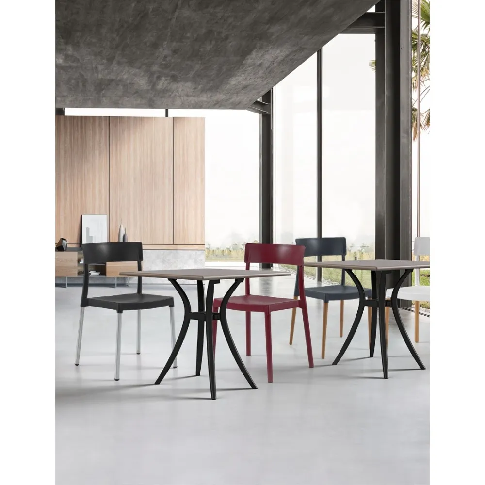 Lilly chair wood legs