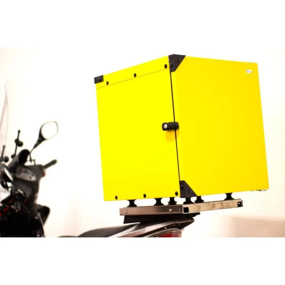 Amortised universal fixing kit to scooter carrier