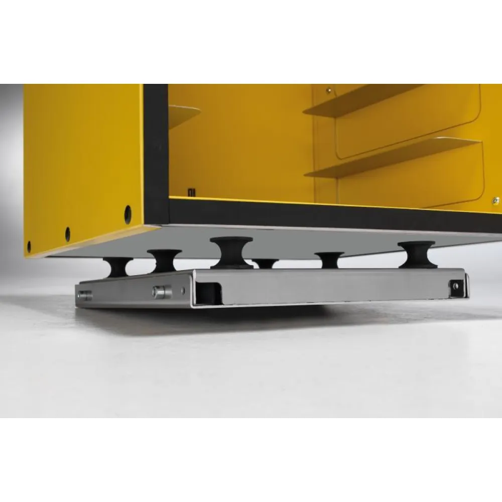 Amortised universal fixing kit to scooter carrier