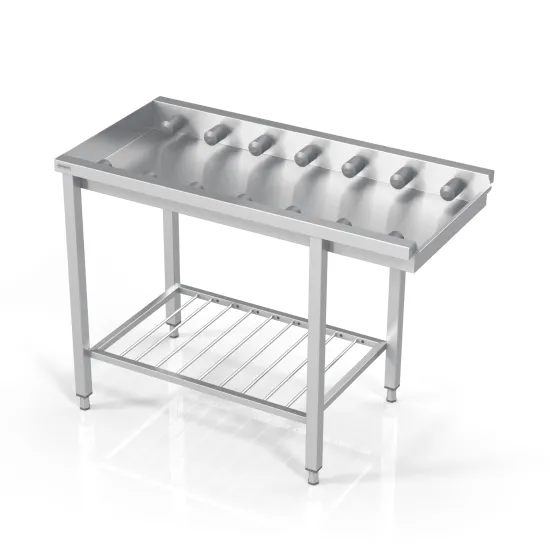 Table with grille small rolls